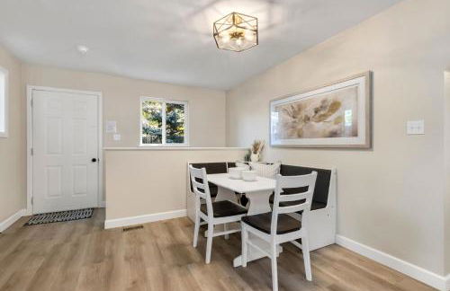 Downtown Windsor Home with Hot Tub and Pool Table - Foto 65