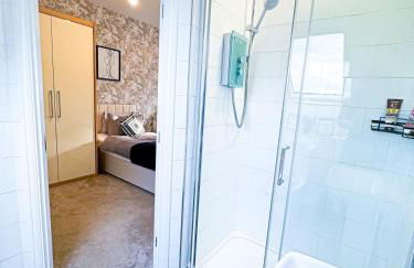 City Centre house for Family, Group & Contractor Stay - Sleeps Upto 9 Guests with Free Parking - Foto 76