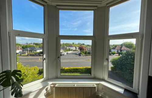 A Spacious Flat with Character - Private Car Space - Foto 12