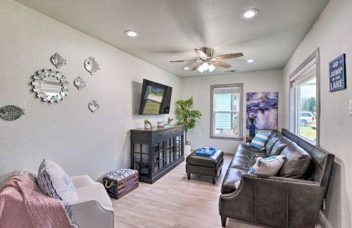 Lake Granbury Getaway about 1 Block to Waterfront - Foto 6