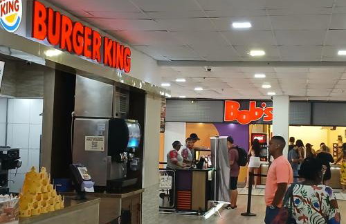 Apartamento com varanda de frente para o MAR - Angra dos Reis - Shopping Piratas - Portaria 24hs - Foto 39