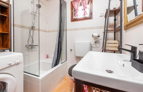 Nice Home In Udbina With House A Panoramic View - Photo 29