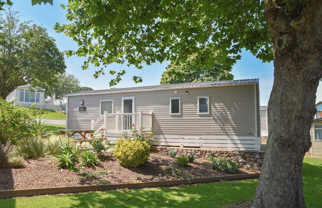 Cofton Holidays - Photo 3