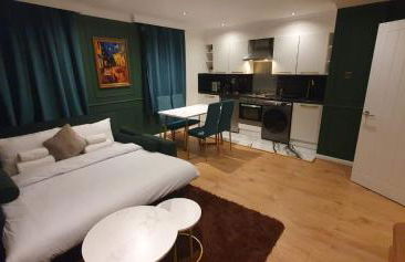 Luxurious Flat 19min from London, 7min to station - Photo 9