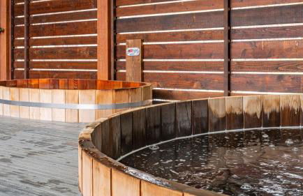 Newly Built • Sauna • Hot Tub • Cold Punge Lazy River Glamp-House by AvantStay - Foto 96