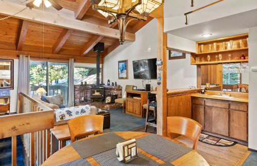 2BR Overlooks Shared Pool Near Gondola & Village - Foto 17