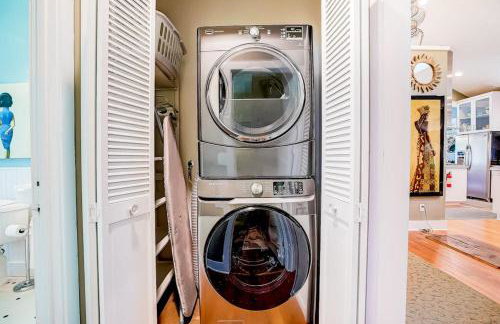 Quiet central home with enclosed yard, deck, grill, central AC, washer and dryer - Foto 27