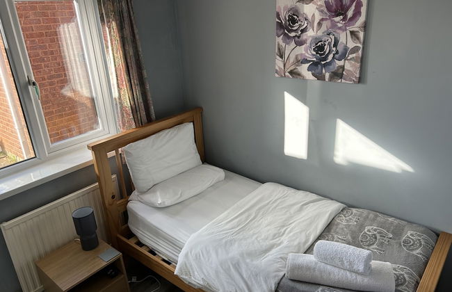 Spacious Detached Bungalow With Ample Parking - Foto 16