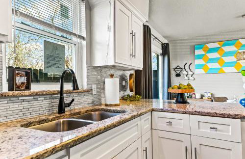 Stylish & Comfy Downtown Gem Irving Parking - Foto 12