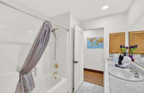 4BR Desert Oasis near Valley and Vegas - Foto 38