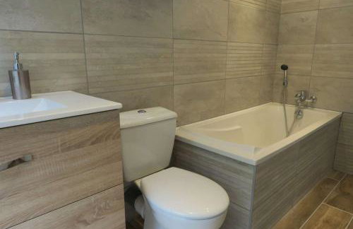 Belle maison entièrement rénovée avec jardin, WIFI, à 400m de la mer à ST QUAY-PERROS - Ref 871 - Foto 8