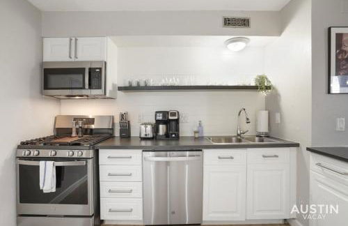 Adorable N Lamar Living, Pool and Comfort for All - Foto 4