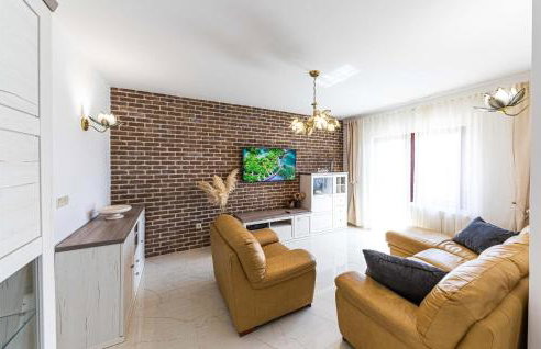 Relaxing Holiday Home With Pool, Fitness Area, and Entertainment Facilities - Photo 37