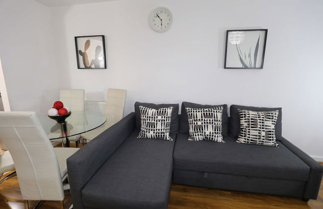 2 bed Riverview Bridge House Apartment - Foto 21