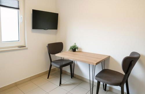 Livemore24 - Apartment 1 in Duisburg WLAN - Smart-TV - 24-7 Check-in und Küche - Photo 13
