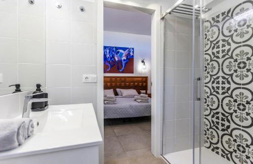 Villa Azure Horizon and Breeze - Panoramic Ocean View and Heated Pool - Foto 19