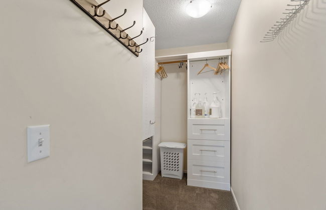 The Giraffe House - Photo 43