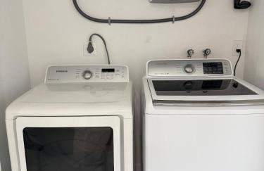 Luxurious 3 bedrooms 2 bath Ultimate Beach Life! 5 min walk to beach! - Foto 36