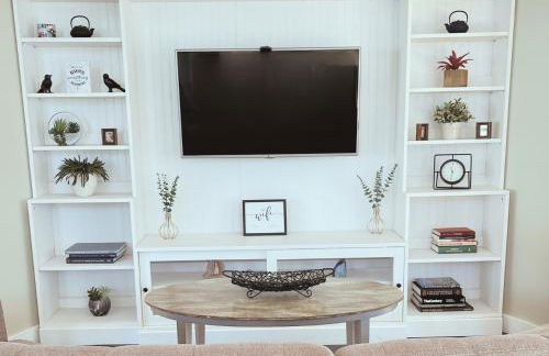 Getaway Villa- 3 mins to Mohegan- Fully Stocked with Two Full Beds & Fireplace- Jacuzzi, Saltwater Pools, Sauna - Foto 26