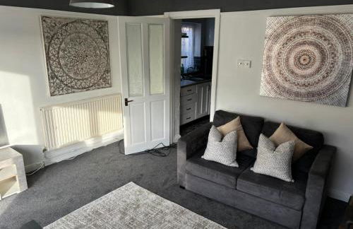 Brighton Bungalow Spacious 3BR, contractor friendly, close to University & near AMEX Stadium, parking,free WIFI,Garden & BBQ, Mobility challenged friendly - Foto 12