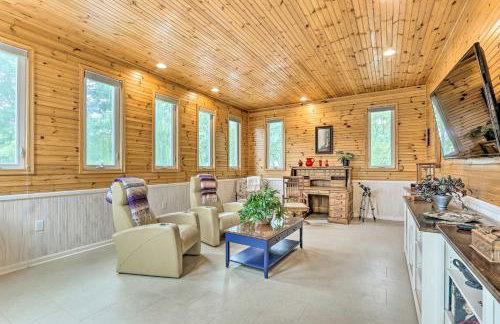 Charles Town Home with Private Pool and Hot Tub - Foto 11