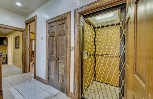 Pool and Game Room Waterfront Harlingen Home - Foto 17