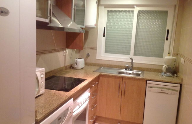 LET 4 U Cala Blanca I Frontal - Photo 5