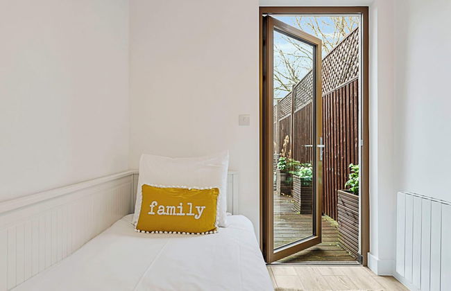 Newly Furnished and Bright Home - Foto 3