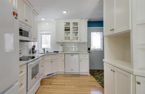 Breezy Point Cabin Deck with Golf Course Views! - Foto 8