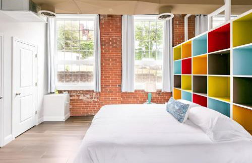 Jennifer's Historic Loft Glass Bedroom - Foto 1