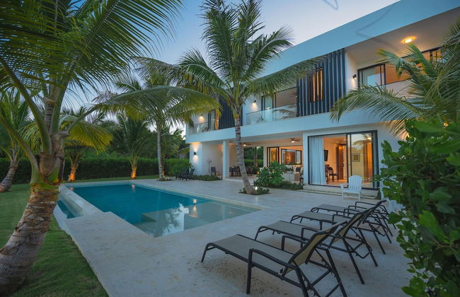 New Lake Front Villa in Golf and Beach Resort - Photo 45