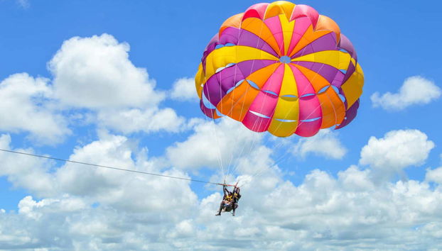 Profitez de l'activité de parachute ascensionnel