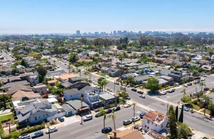 Modern Urban Escape Rooftop & Walkable Fun - Foto 32