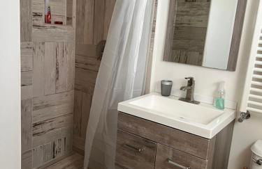 Beautiful 2-Bedroom, 2-Bath Townhouse - Photo 24