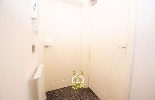 Affleck Stay 2 - SJA Stays - Modern 2 Bed Apartment - Photo 18