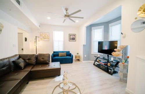 Modern 5BR DC Home Free Parking Steps from Metro Family-Friendly - Photo 2