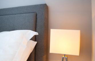 Modern and Spacious Home From Home 1 mile from M1 - with Netflix, Prime Video, PS5, free parking, superfast WiFi, BBQ - Sleeps 11 - By Brightleap Apartments - Foto 32