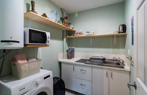 Gorgeous Apartment In Kucice With Wifi - Photo 4