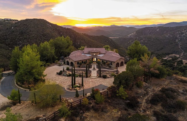 Hilltop Estate w/ Pool, Hot Tub, Fire Pit, Views Cleveland Vista by Avantstay - Foto 73