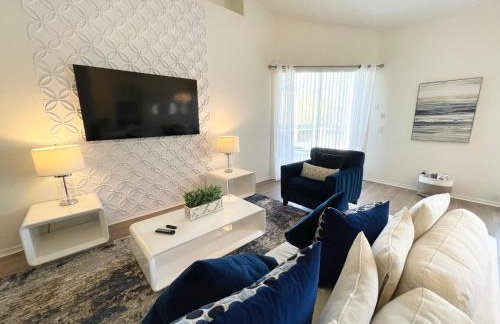 556 Gorgeous home with Pool and Spa Not Overlooked at Back 3 Bedrooms and 2 Full Bathrooms - Foto 3