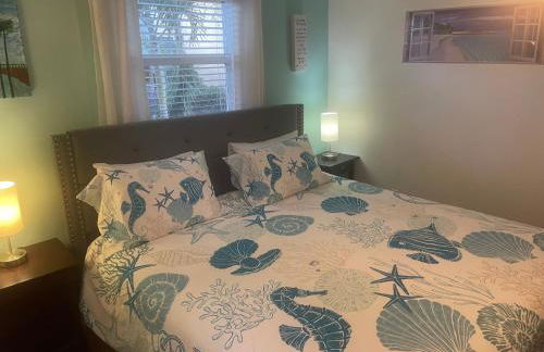 2BR Comfortable Downtown House Near Beach and More - Foto 19