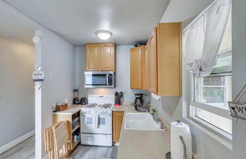 2 Mi to Dtwn Atascadero! Cozy Cottage with Yard - Foto 7