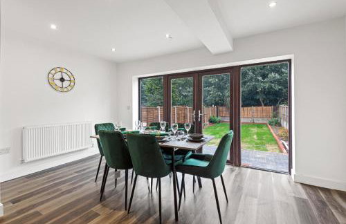 Walsall - 4 Bedroom House, Wi-Fi, Garden , Sleeps 8 - JRR Stays - Foto 18