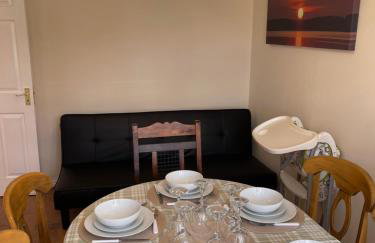 Large, 3 Floors, Quiet, Sleeps 16, 4 Bathrooms, 5 Parking, Semi rural Leicester - Foto 12