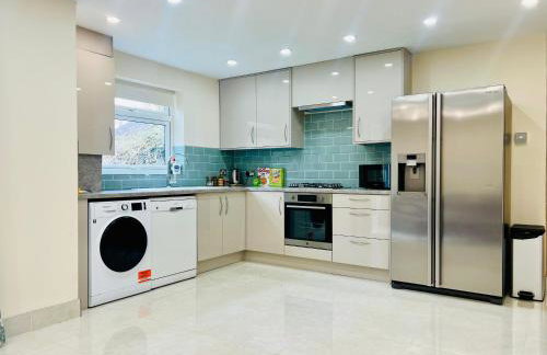 2 Bedroom Flat or Appartment near Heathrow with Garden - Photo 5