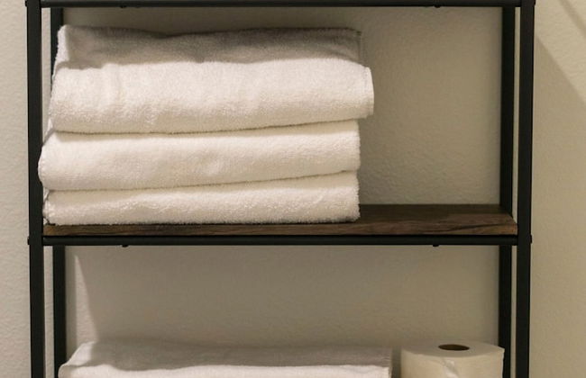 Luxurious Ontario Townhouse Ideal Family Retreat - Photo 35