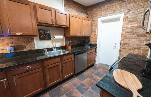 Bright and Hip 2BR Condo in Heart of Ohio City - Foto 13