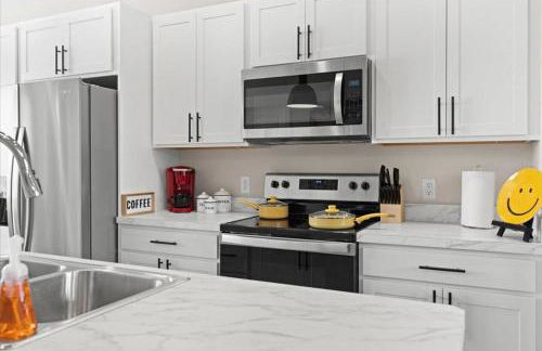 Crash with Class in this Townhome - Foto 7