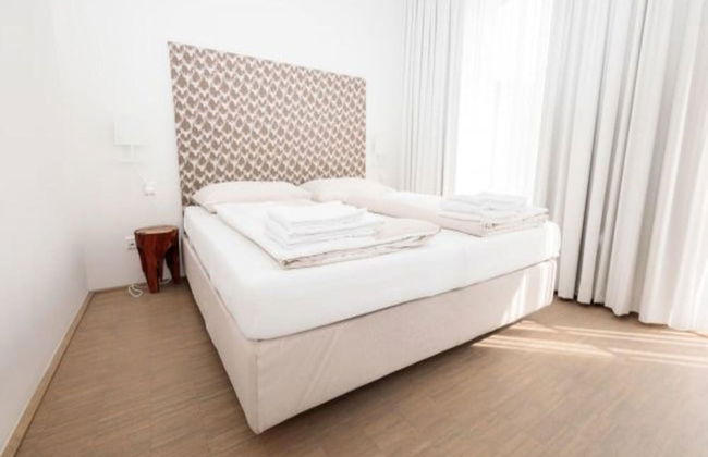 Lush Apartment With Private Sauna - Photo 5