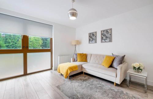 Multiple 2-Bedroom Apartments near Harry Potter Studios - 2-Minute walk to Bushey Station - 20 Minutes to London Euston - Ideal for Families & Business - Free Parking - Foto 2